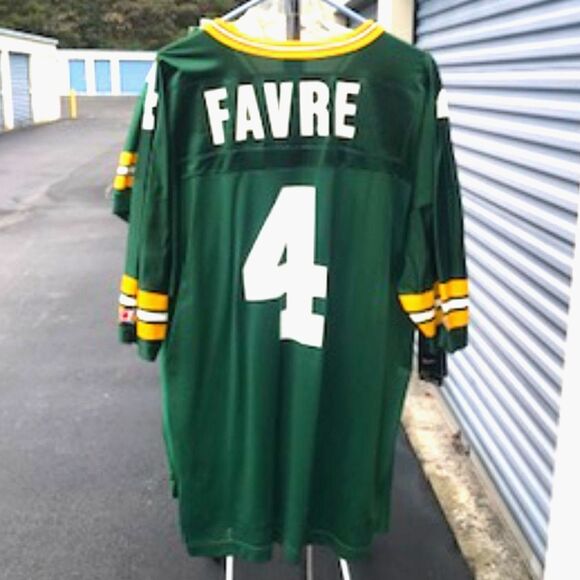 Green Bay Packers . Size: Extra Large (46-48) . #4 Brett Favre . Champion Jersey - Picture 1 of 5